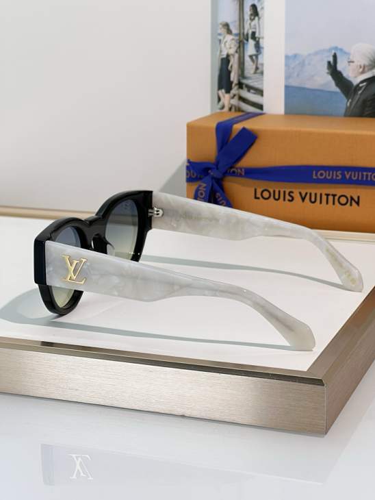 Picture of Louis Vuitton Sunglasses _SKUfw76769945fw